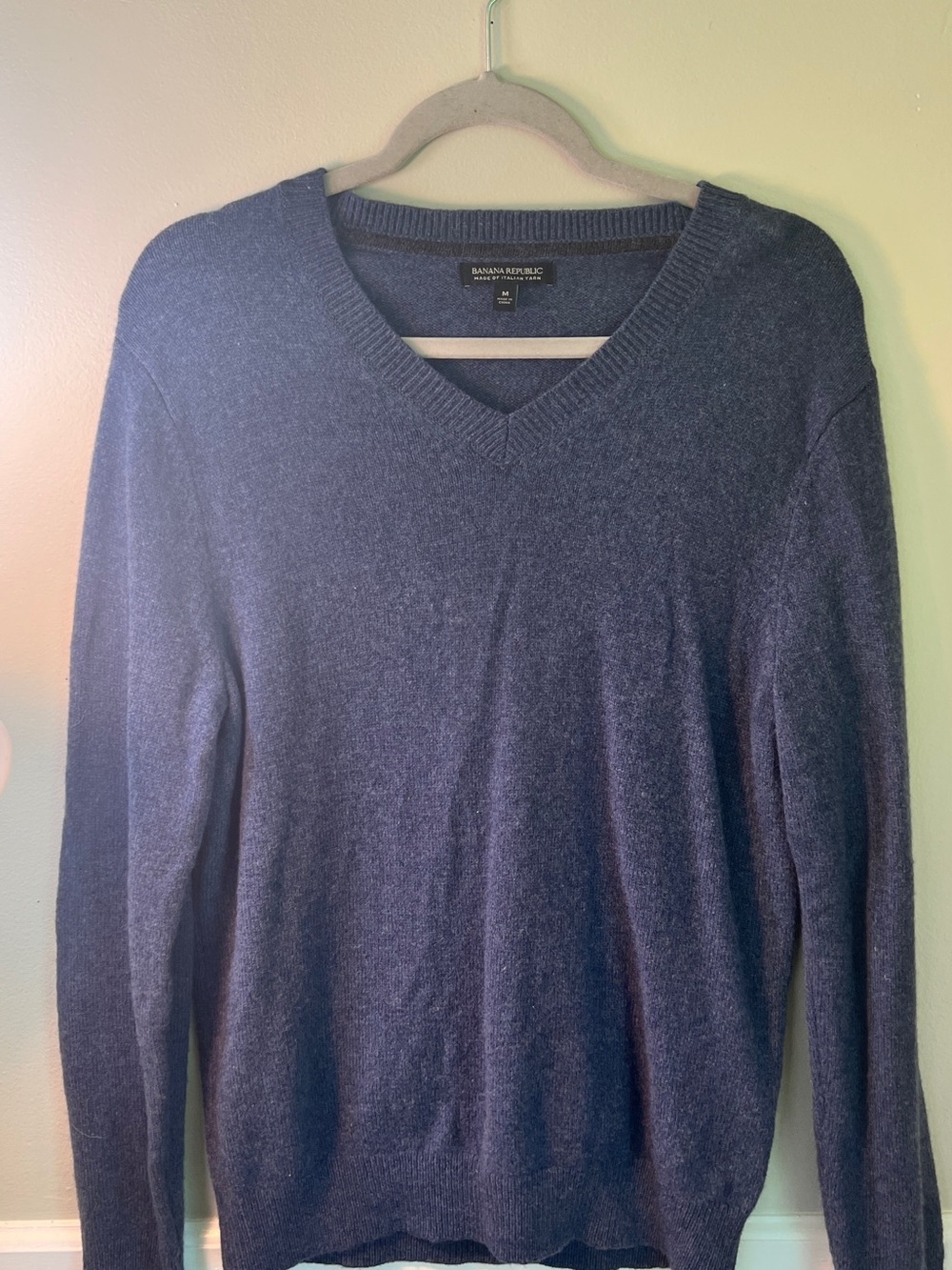 Banana Republic Men's V-Neck Sweater in Navy Blue